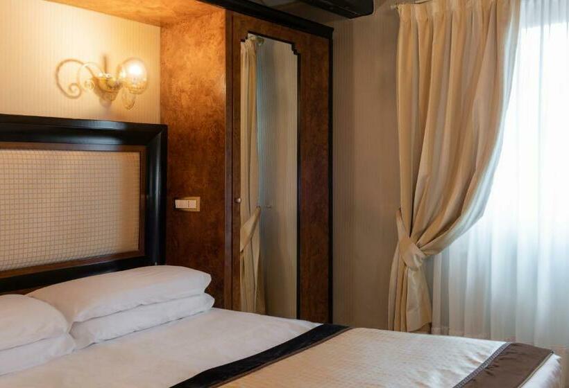 Superior Room, Paganelli