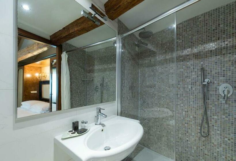 Superior Room, Paganelli