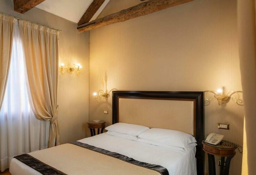 Superior Room, Paganelli