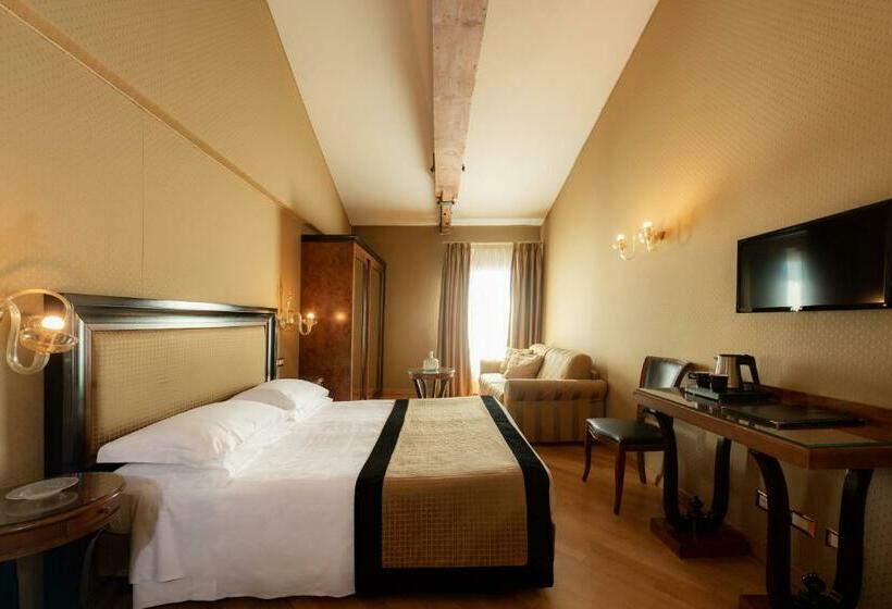 Deluxe Room Lake View, Paganelli