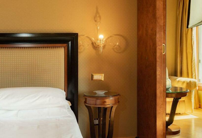 Deluxe Room Lake View, Paganelli