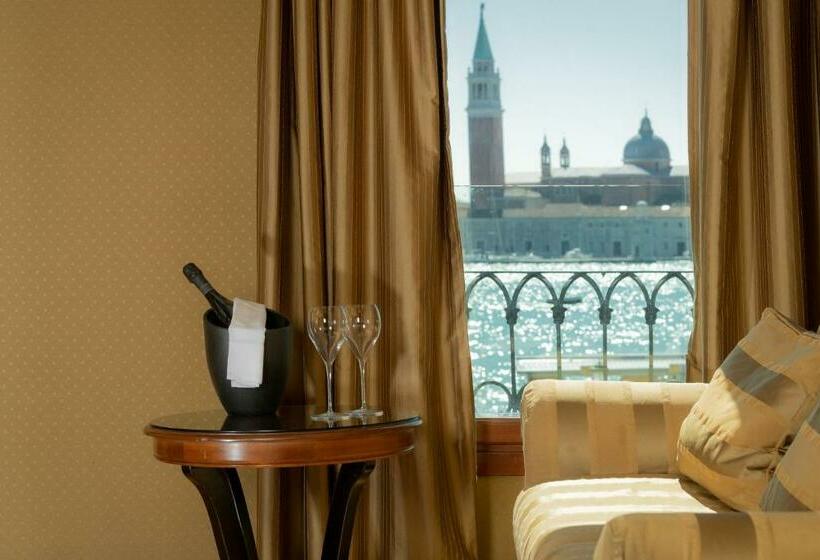 Deluxe Room Lake View, Paganelli