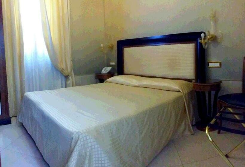 اتاق استاندارد در طبقه همکف, Paganelli