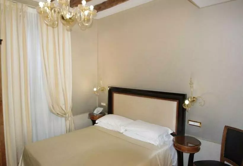 اتاق استاندارد در طبقه همکف, Paganelli