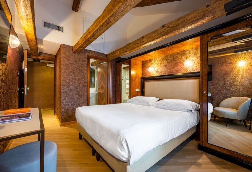 Superior Room, Paganelli