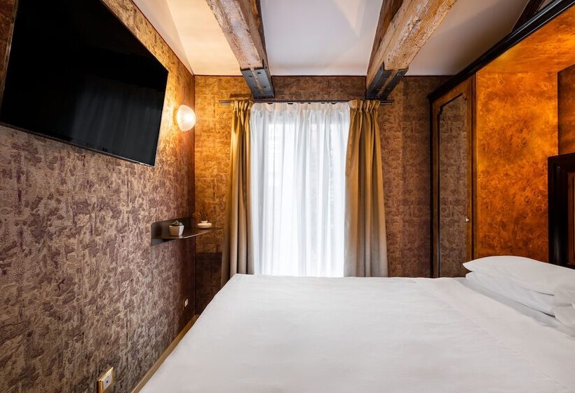 Superior Room, Paganelli