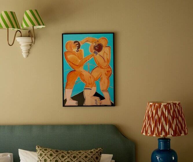 اتاق استاندارد, The Queen S Head