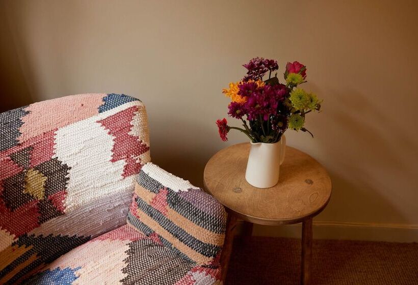 اتاق استاندارد, The Queen S Head