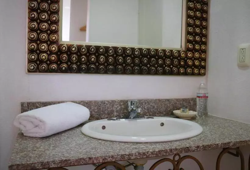 اتاق استاندارد با تخت بزرگ, Zar Culiacan