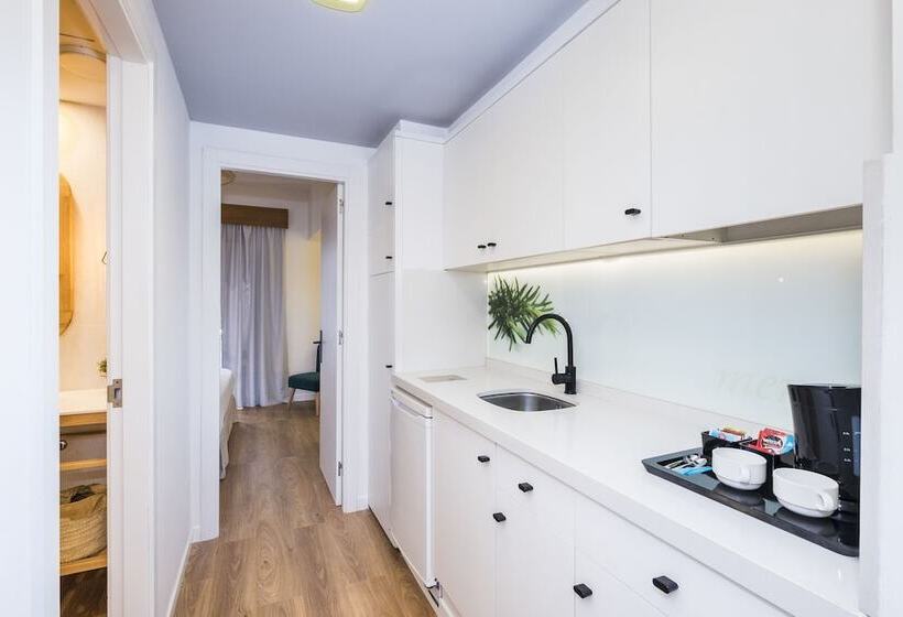 سوییت با چشم‌انداز استخر, Lago Resort Menorca  Casas Del Lago Adults Only