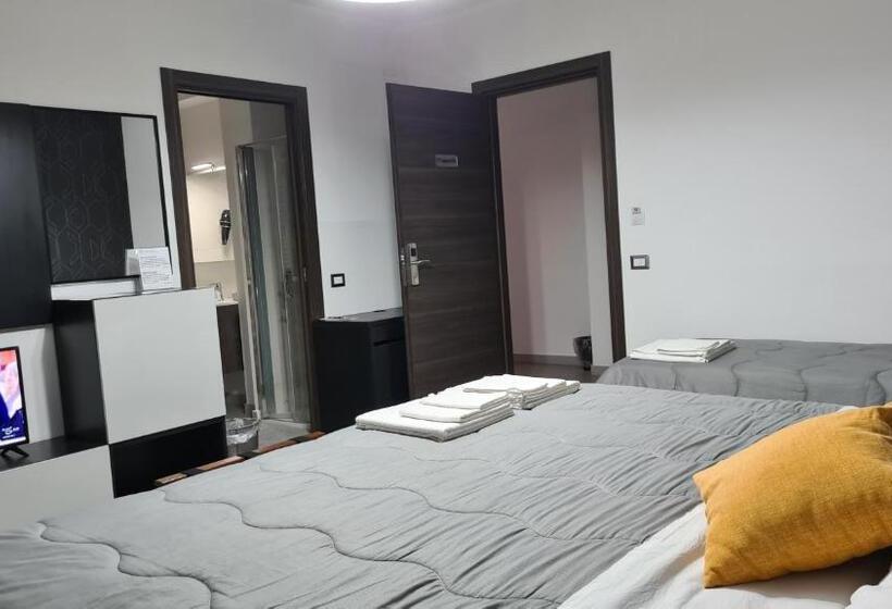 带阳台的三人标准间, Idilliaco Inn