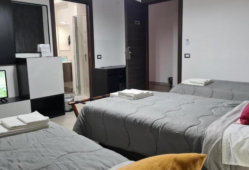 带阳台的三人标准间, Idilliaco Inn