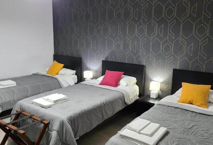 带阳台的三人标准间, Idilliaco Inn