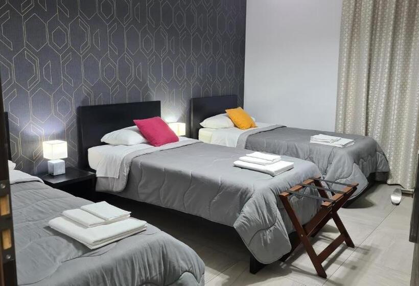 带阳台的三人标准间, Idilliaco Inn