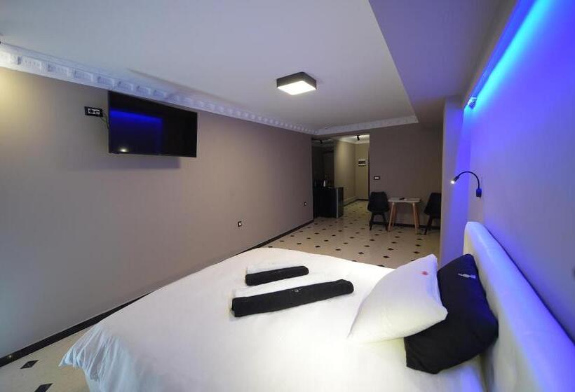Полулюкс, Pietra Mare Suites