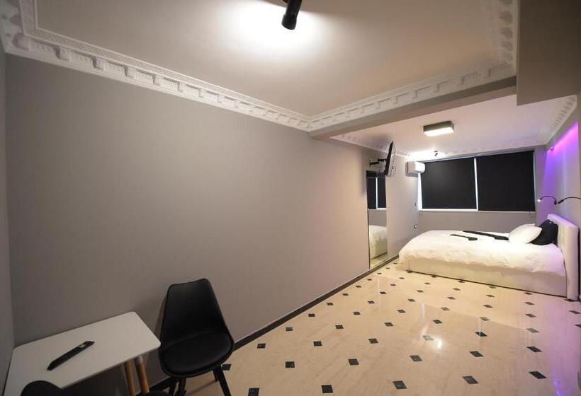 Полулюкс Повышенной Комфортности, Pietra Mare Suites
