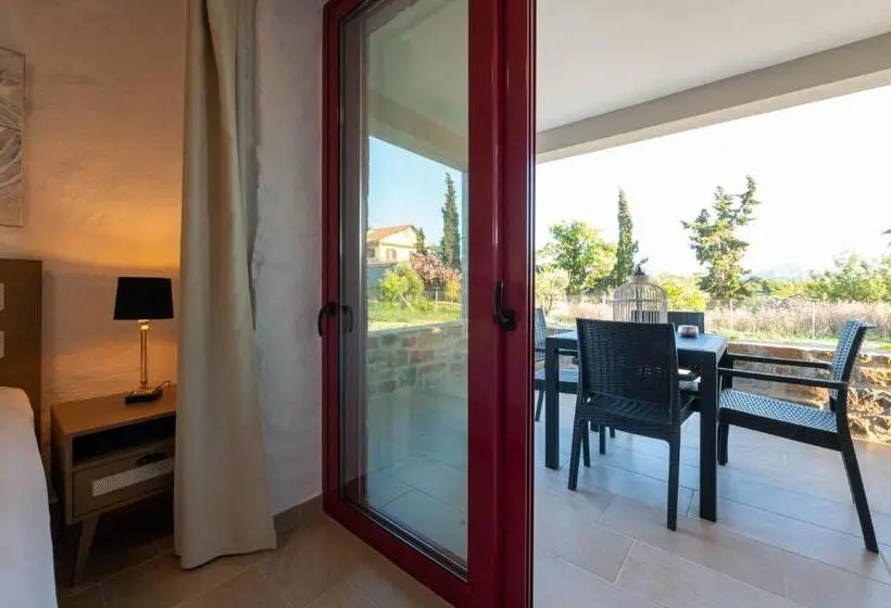 スーペリアールーム, Abeloessa Methonian Hospitality