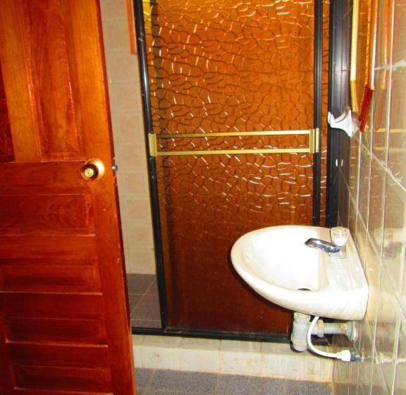 חדר סטנדרט לארבעה, Huito