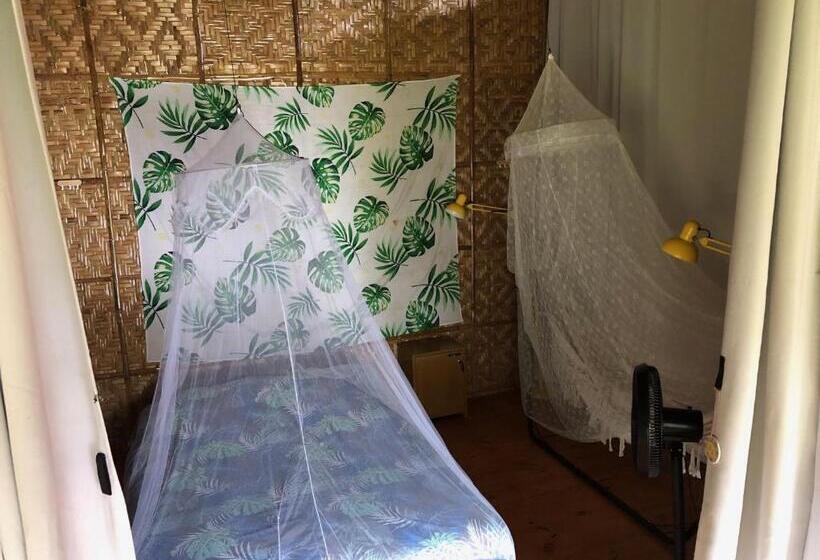 家庭间, Nautilus Hostel & Hammocks
