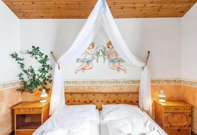 Economy Triple Room, Widmoos By Skinetworks