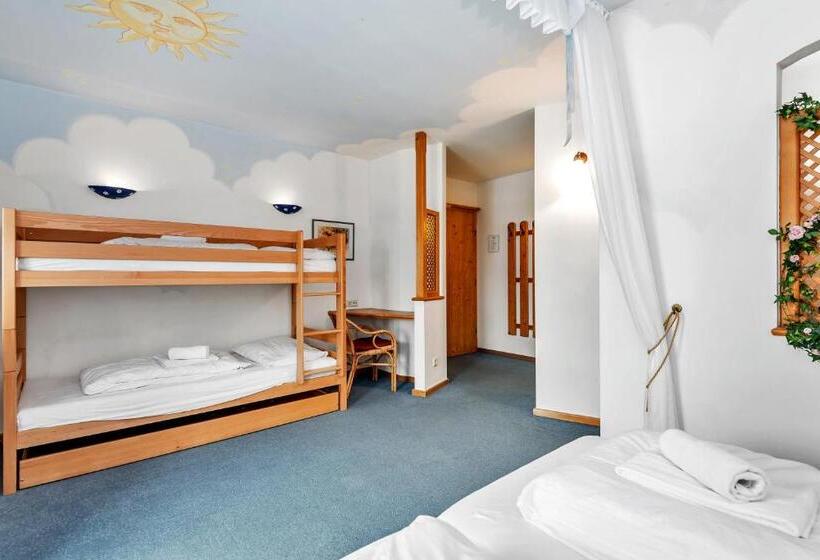 Economy Quadruple Room, Widmoos By Skinetworks