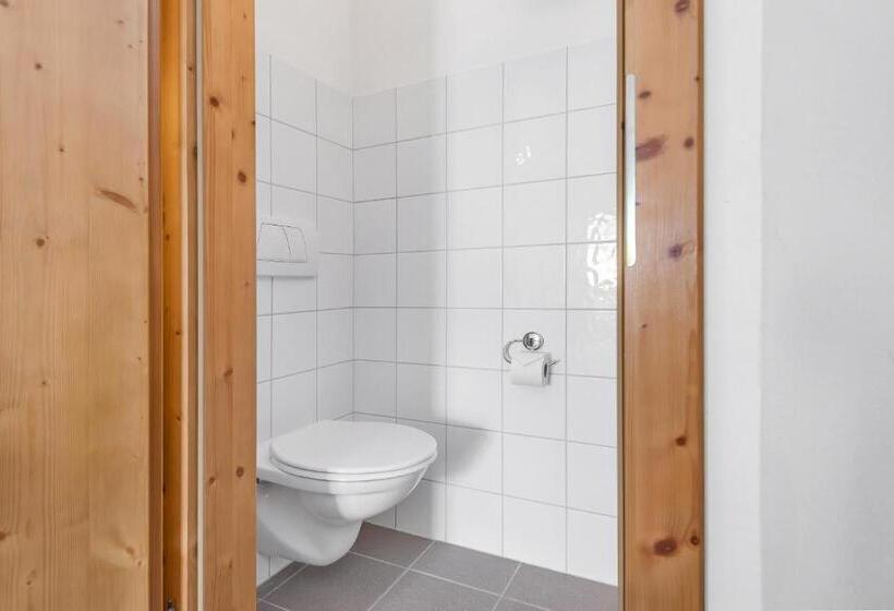 Economy Quadruple Room, Widmoos By Skinetworks