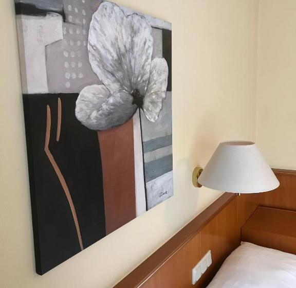 标准单人间, Pünjer