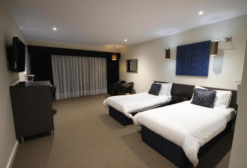 جناح عائلي, Hogans Motel