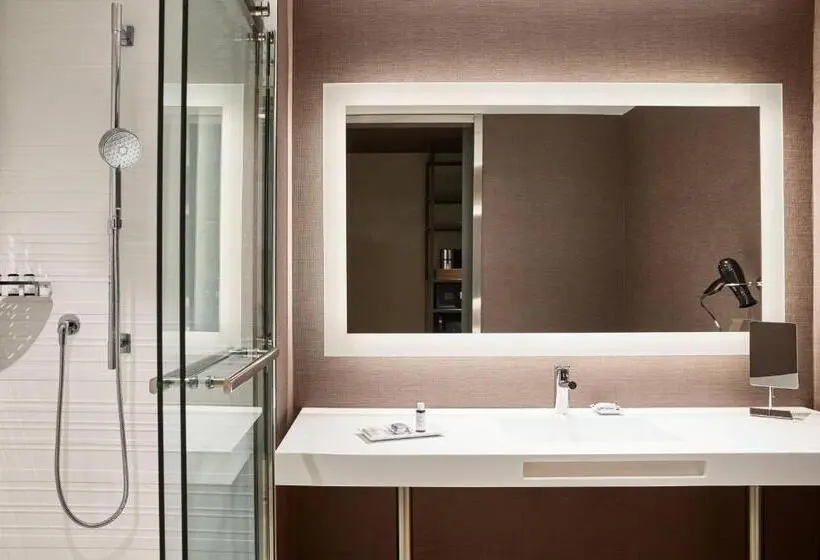 身障者適用キングサイズベッドルーム, Ac Hotel By Marriott Atlanta Perimeter
