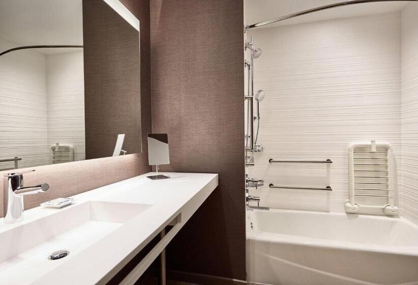 장애인을 위한 킹사이즈 침대 스탠다드 룸, Ac Hotel By Marriott Atlanta Perimeter