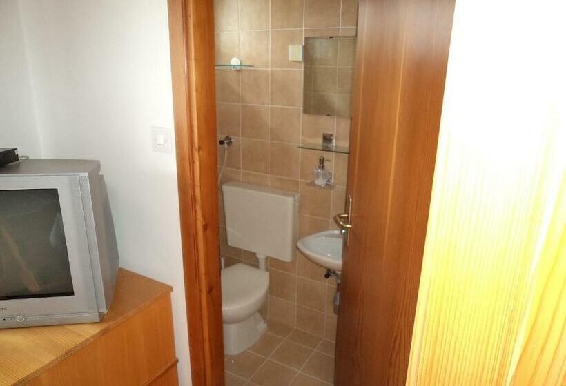 اتاق استاندارد سه تخته با بالکن, Turistična Kmetija Ramšak