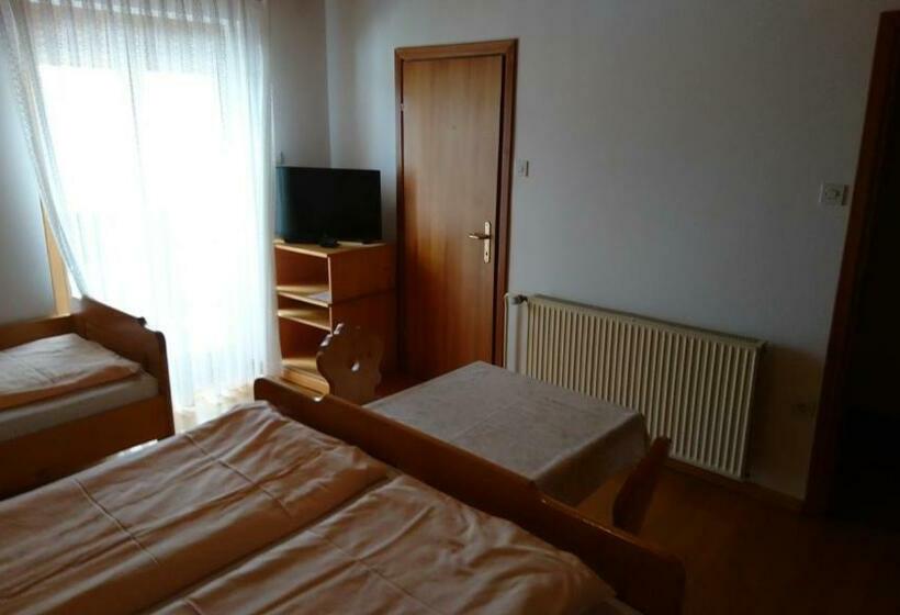 اتاق استاندارد چهارنفره با بالکن, Turistična Kmetija Ramšak