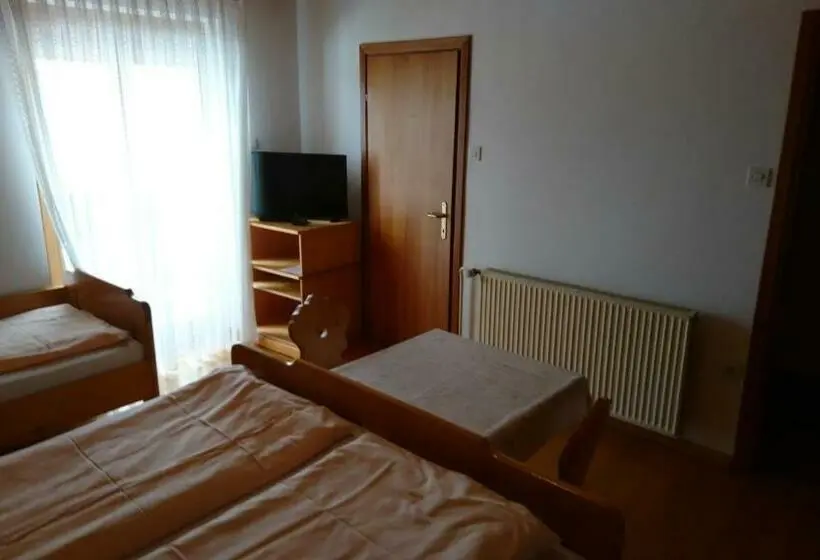اتاق استاندارد چهارنفره با بالکن, Turistična Kmetija Ramšak