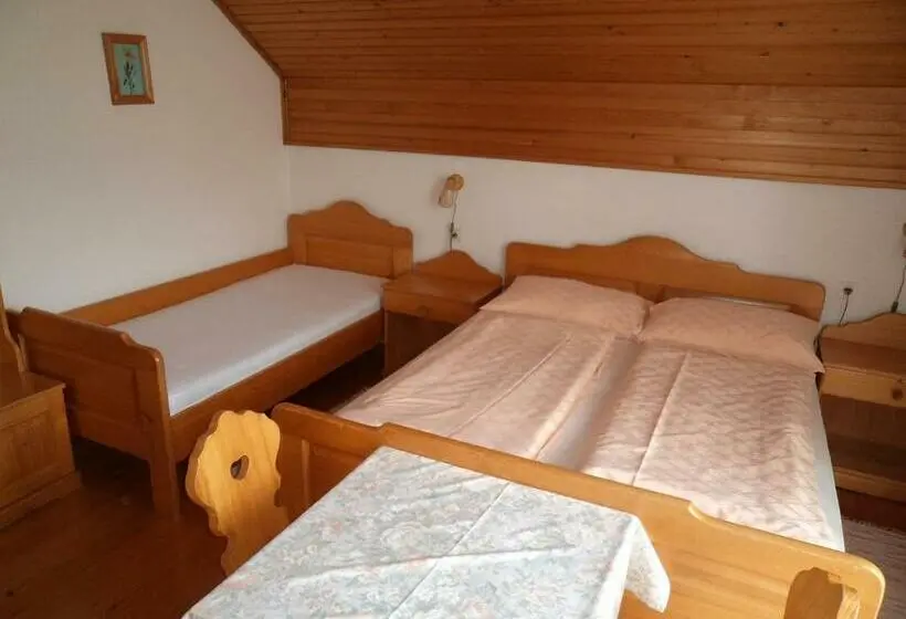 اتاق استاندارد چهارنفره با بالکن, Turistična Kmetija Ramšak