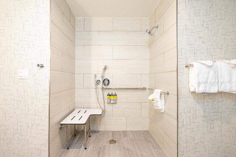 غرفة قياسية سرير كينج لذوى الإحتياجات الخاصة, Holiday Inn Express & Suites   San Jose Silicon Valley, An Ihg