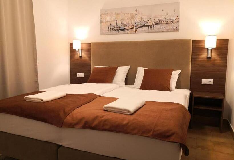 Номер Стандарт, Laguna Panzió