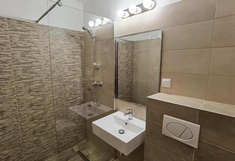 Номер Стандарт, Laguna Panzió