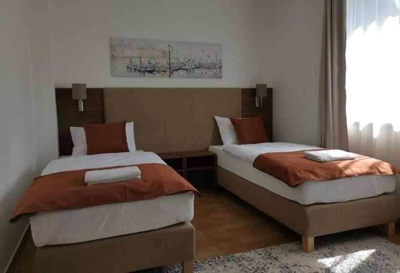 Номер Стандарт, Laguna Panzió