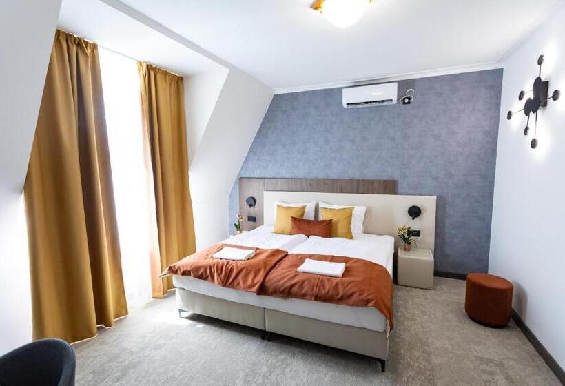 Трехместный Номер Deluxe, Laguna Panzió