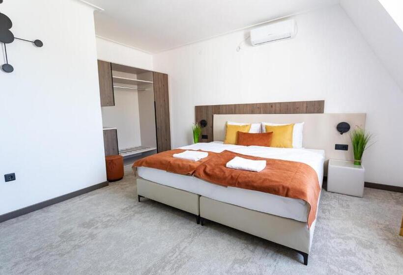 Номер Deluxe, Laguna Panzió