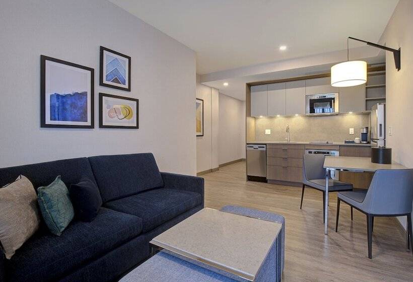 带城市景观的套间, Homewood Suites By Hilton Montreal Downtown, Qc