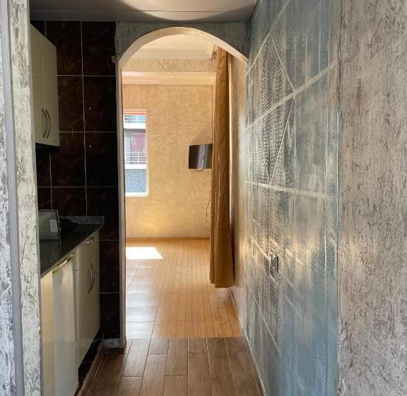 اتاق لوکس خانوادگی, Sun Kissed