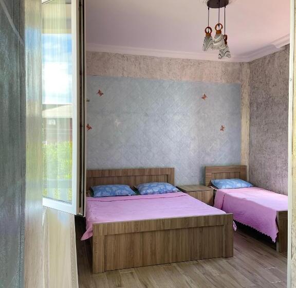 اتاق لوکس خانوادگی, Sun Kissed