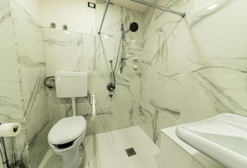 اتاق استاندارد با تخت بزرگ برای معلولان, Corleone Guesthouse