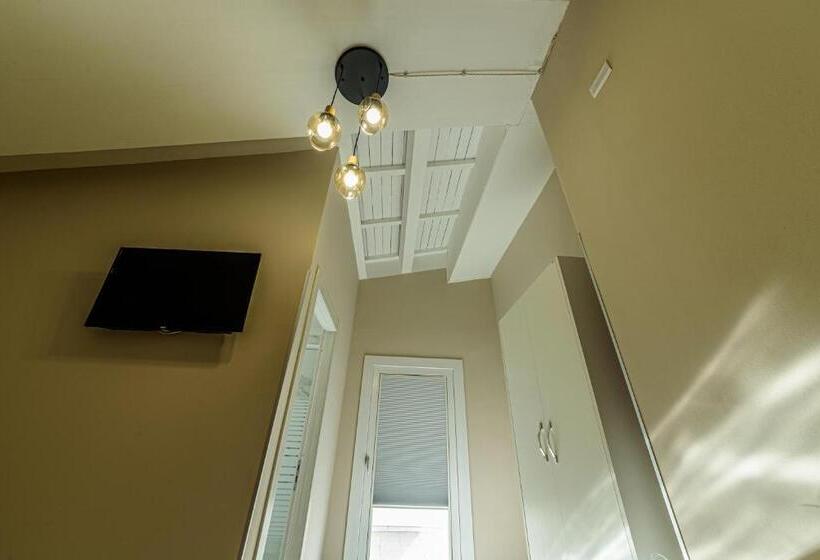 اتاق استاندارد, Corleone Guesthouse