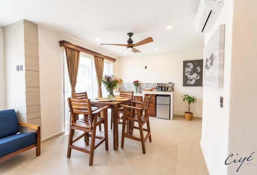 Suite Familiale, Ciye
