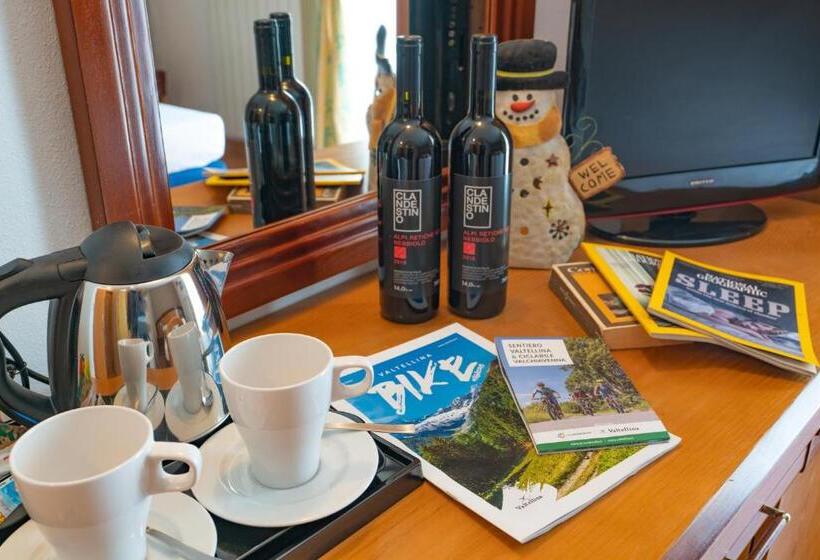 غرفة قياسية مزوَّدة بشُرفة, Posta