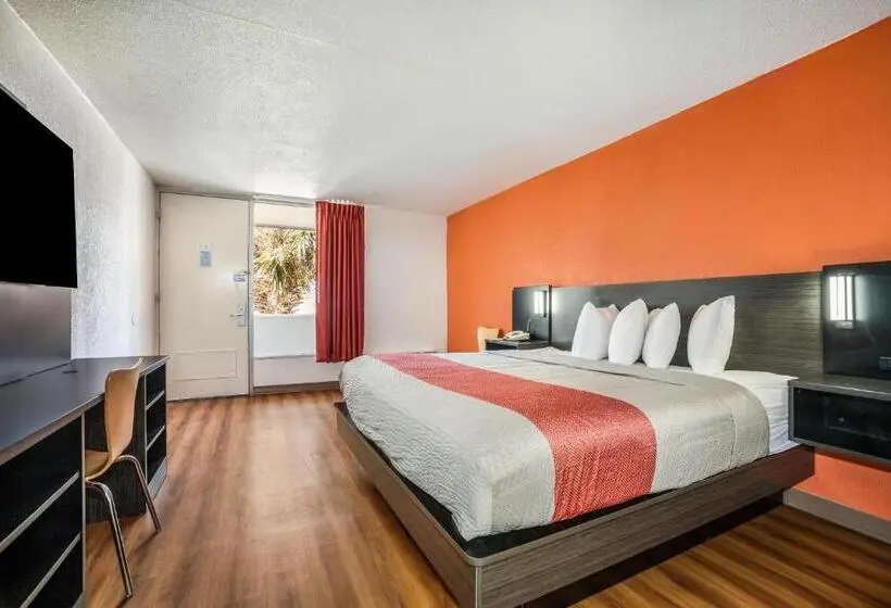 اتاق استاندارد با تخت بزرگ, Studio 6 Florence, Sc