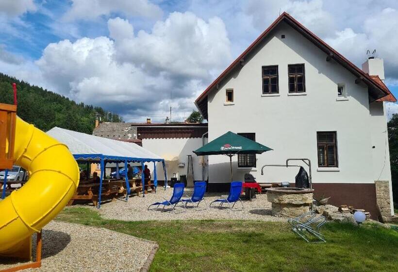 اتاق استاندارد چهار تخته, Horský Penzion U Splavu