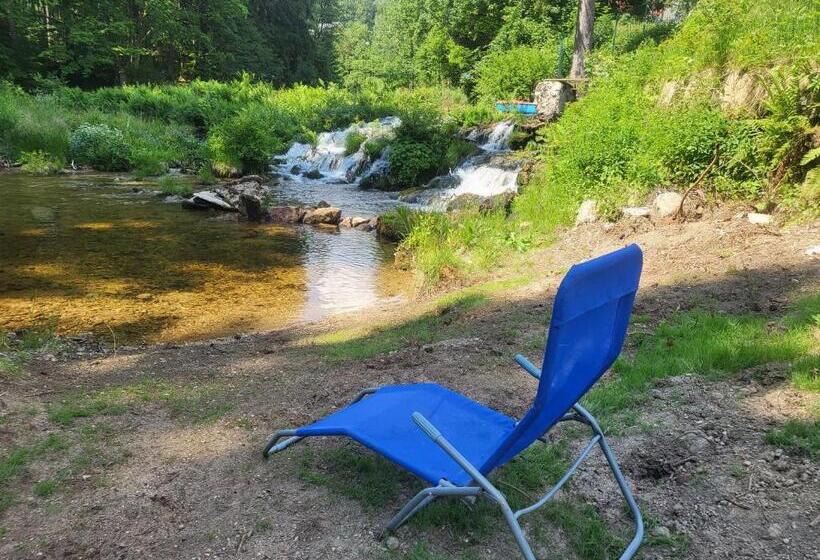 کلبه ییلاقی, Horský Penzion U Splavu